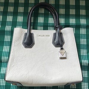 Michale Kors Mini Bag- Leather. White light blue & navy